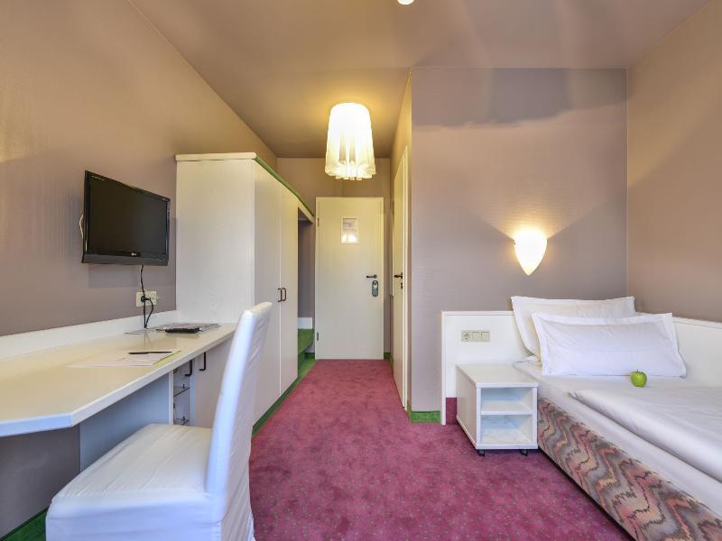 Airport Hotel By The New Yorker Koln Bagian luar foto