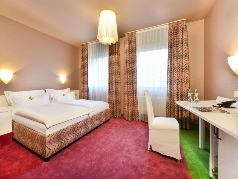 Airport Hotel By The New Yorker Koln Bagian luar foto