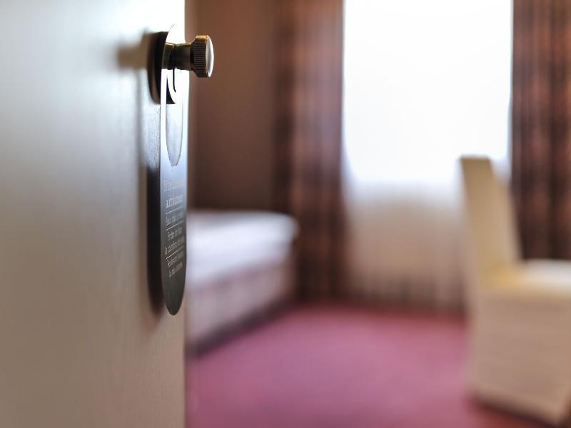 Airport Hotel By The New Yorker Koln Bagian luar foto
